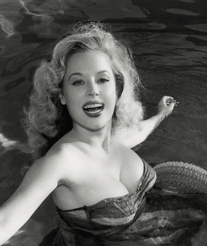 WW2 WWII Photo Betty Brosmer Pinup Girl 1950's Centerfold World War Two / 8509