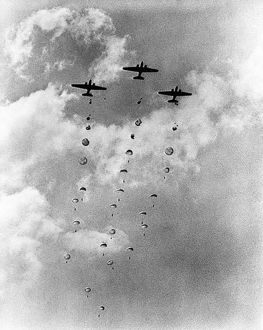 WWII AIRCRAFT DROPPING PARACHUTES & MEN 8×10 GLOSSY PHOTO PRINT