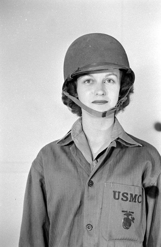 WW2 Photo WWII Female US Marine Wearing Combat Helmet MCWR 1944 USMC / 1479