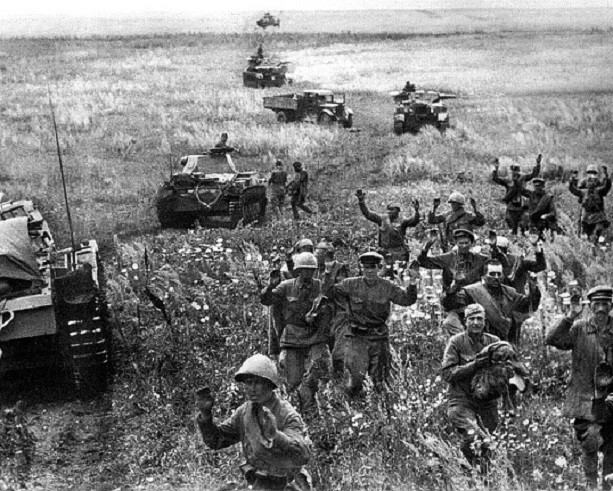 Russian Soldiers surrender to German Forces 8×10 WWII WW2 Photo 884a