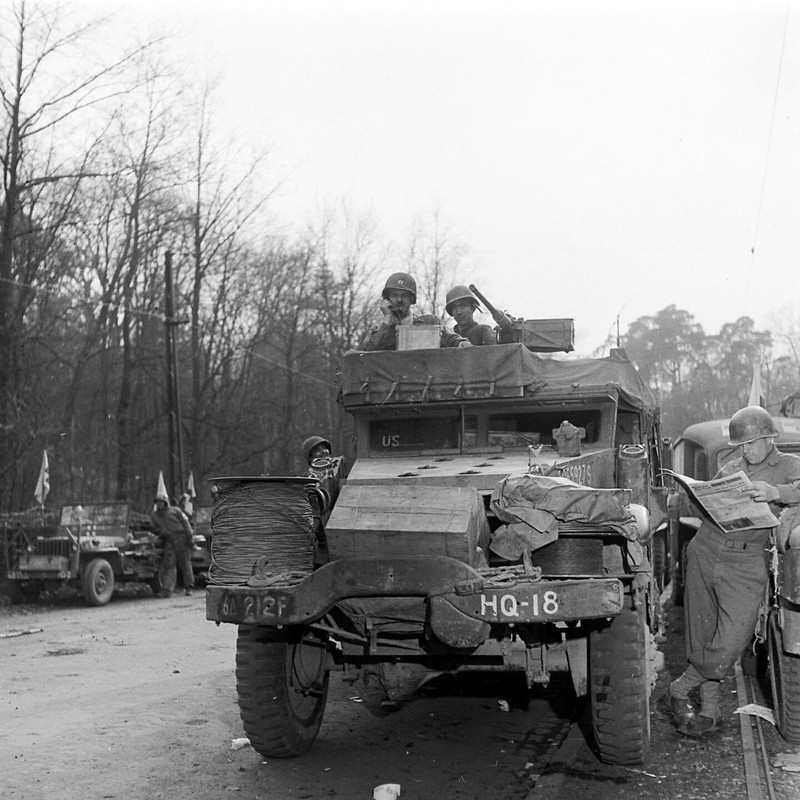 WW2 WWII Photo World War Two / US Army Vehicles Frankfurt Germany 1945 US 157