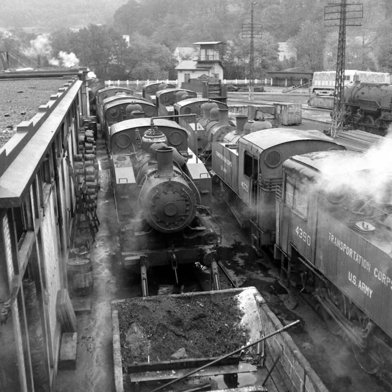 WW2 WWII Photo World War Two / US Military Railroad France 1944 Railway Train
