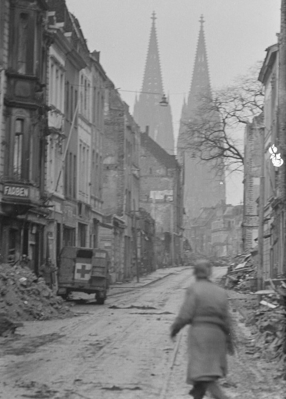 WW2 WWII Photo World War Two / US Army in Cologne Germany March 1945 Köln