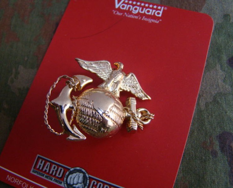 WWII USMC OFFICER EGA BARRACKS METAL HAT MILITARY BADGE GOLD