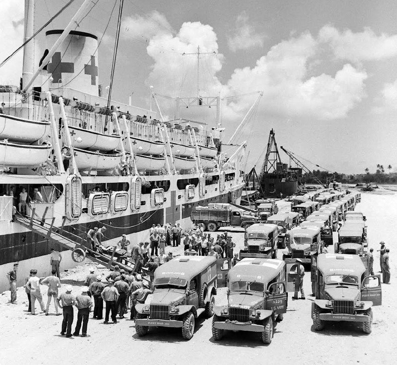 WW2 Photo WWII US Navy Hospital Ship Unloading Guam 1945 World War Two / 5264