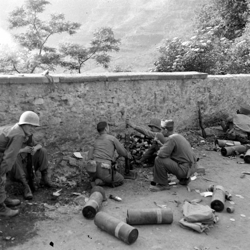 WW2 WWII Photo World War Two / US Army Soldiers in Action Rome Italy June 1944