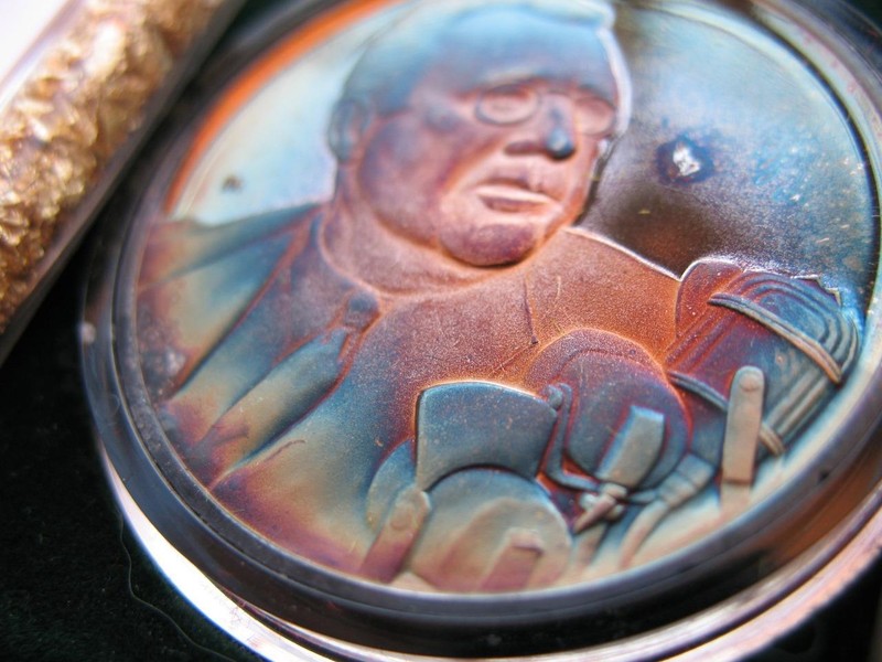 1+.OZ.999 FRANKLIN D ROOSEVELT SILVER COIN WWII DEC 7 1941 PEARL HARBOR + GOLD gallery
