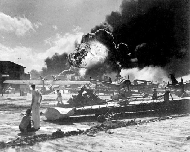 Japanese Attack Pearl Harbor, view from Naval Air Station 8×10 WWII Photo 861a