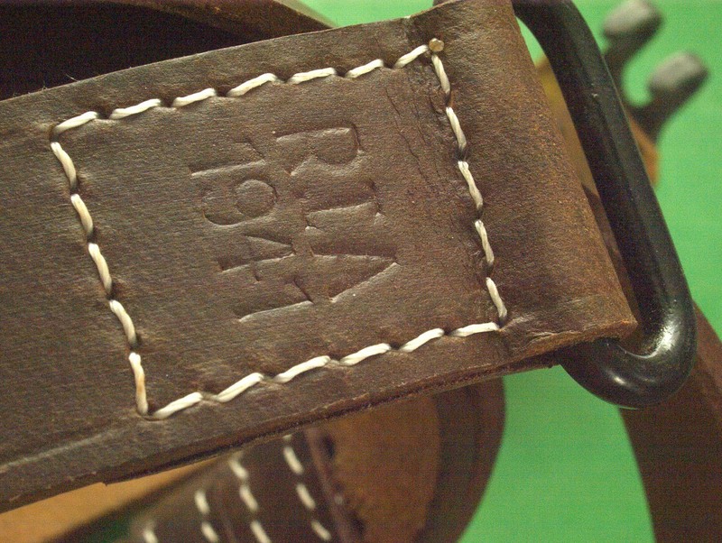 Black steel PREMIUM GI hook medium RIA 1941 leather M1907 US rifle sling repro gallery
