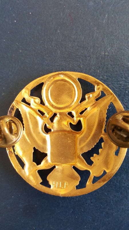 US ARMY WWII UNIFORM GOLD EAGLE IN CIRCLE PIN INSIGNIA 1-7/8 to 2" gallery