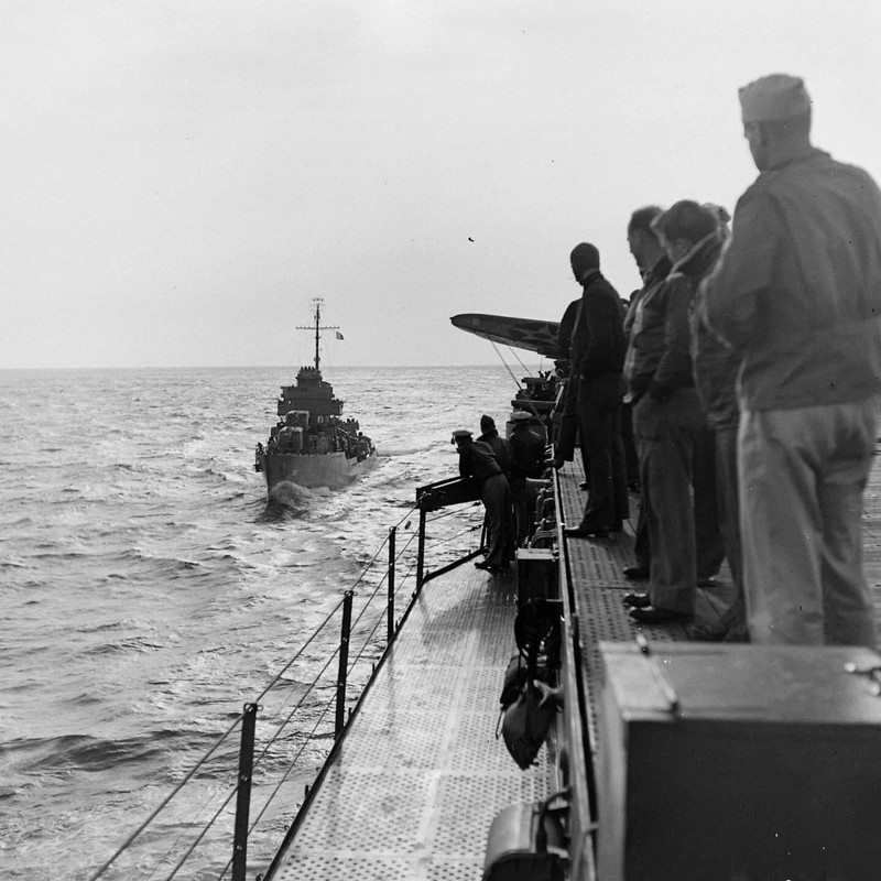 WW2 WWII Photo World War Two / US Navy Aircraft Carriers in Action April 1942