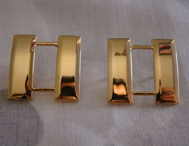 WW2 PAIR OF U.S. US ARMY OFFICER’S CAPTAIN RANK COLLAR INSIGNIA MILITARY BADGES