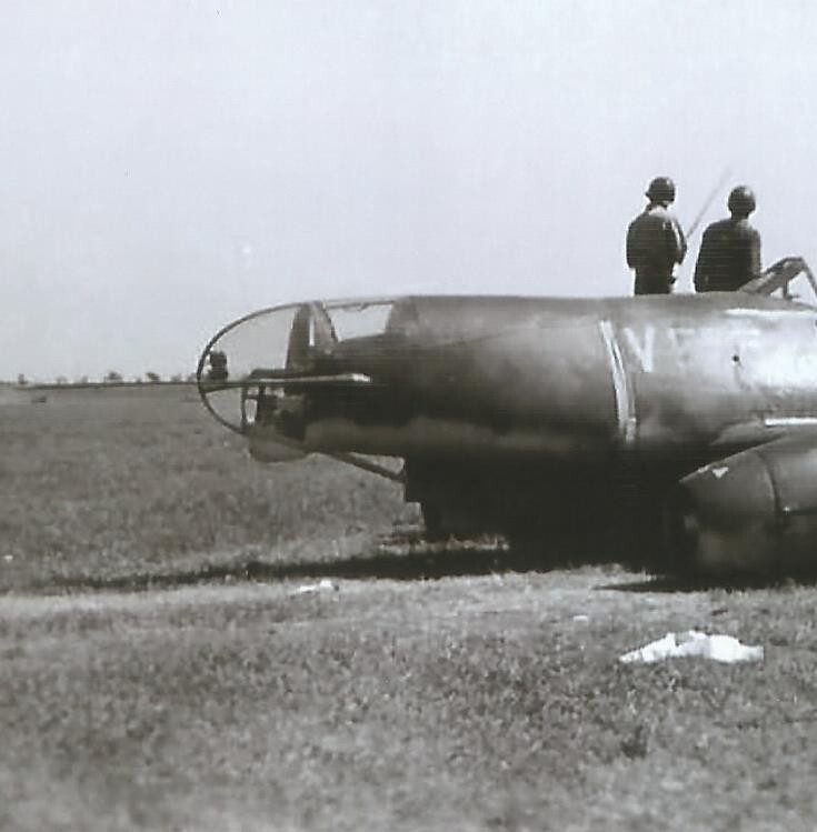 WW II Usa Photo ** Captured ME - 262 Jet Glazed Glass Nose ** Rare gallery