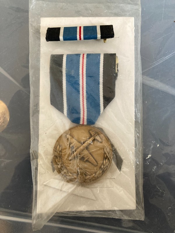 World War 2 Berlin Airlift Medal pin back ribbon bar