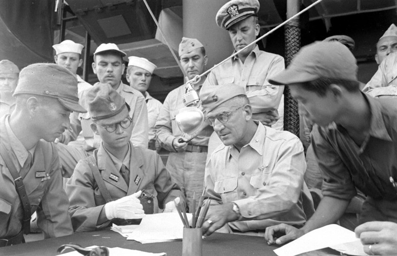 WW2 WWII Photo World War Two / Japanese Surrender of Wake Island September 1945