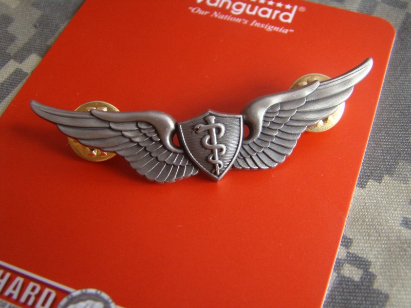 MILITARY US ARMY BASIC FLIGHT SURGEON WINGS LAPEL PIN INSIGNIA BADGE AWARD