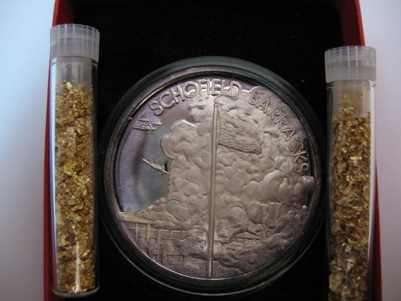 1+.OZ.999 SILVER COIN WWII DEC 7 1941 PEARL HARBOR SCHOFIEILD BARRACKS + GOLD