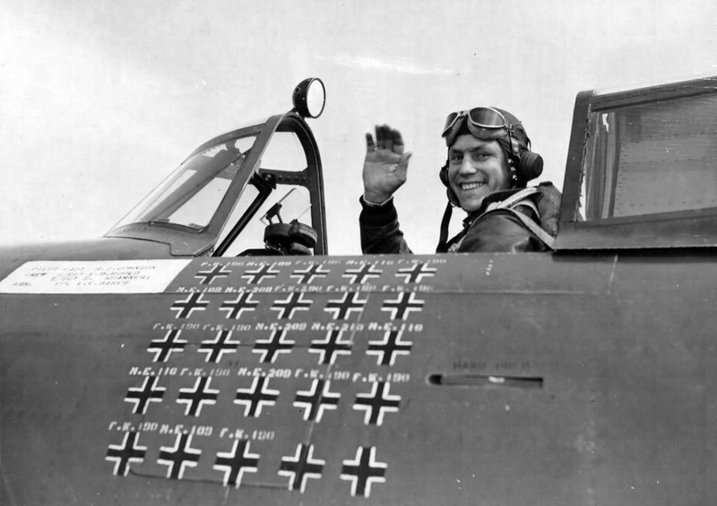 8 x 10 B&W WWII Photo USAAF Ace Robert Johnson P-47 Cockpit WW2 / 1077 8X10