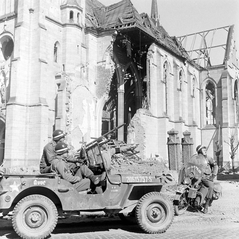 WW2 WWII Photo World War Two / US Army Military Police in Germany 1945 US 177