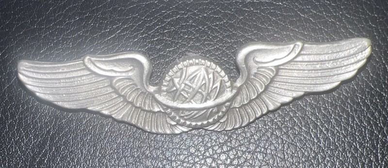 4 US Air Force Navigators, Surgeons + Wings Pin Badge WWII Reproduction Metal gallery