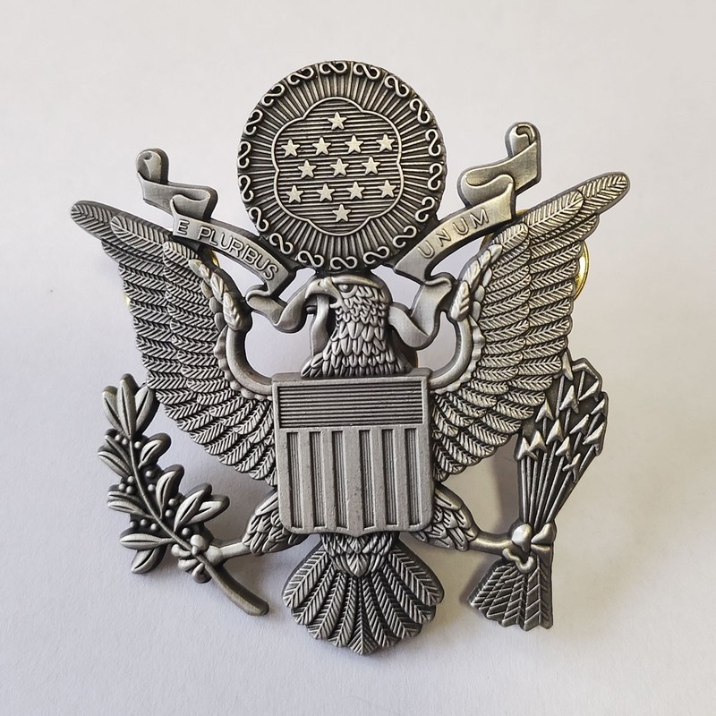 WWII US Army Cap Badge Pin US Hat insignia Dark Silver