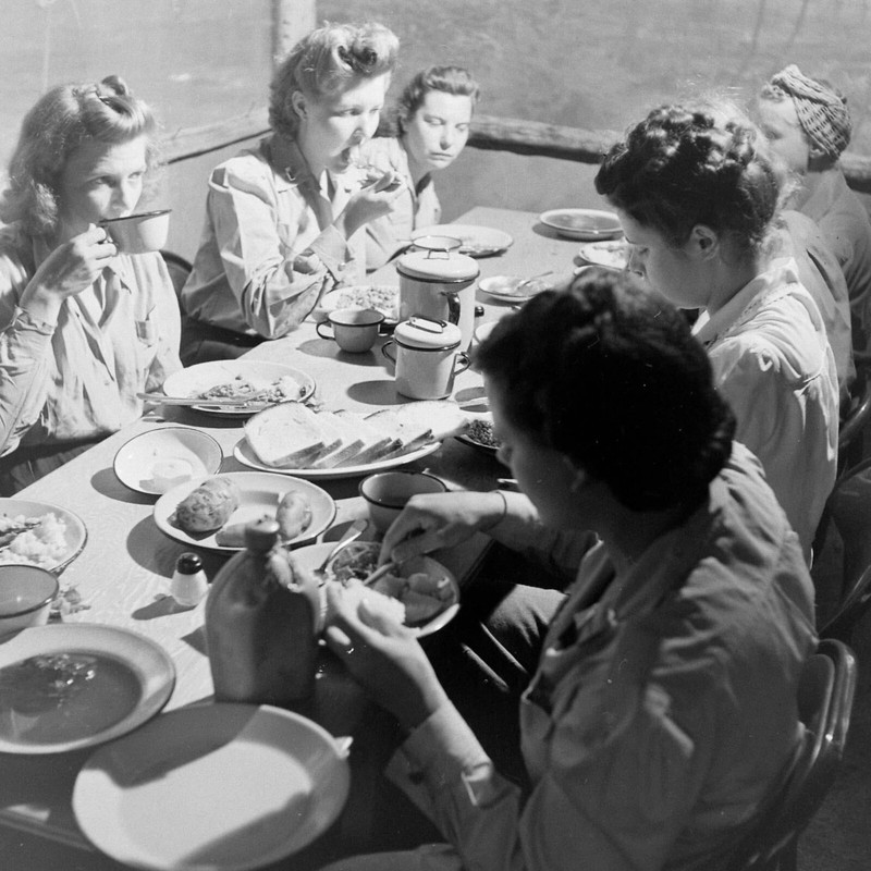 WW2 WWII Photo World War Two / US Army Flight Nurses New Caledonia 1943 Pacific