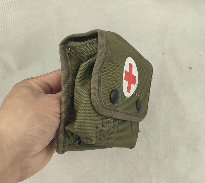 WITH RED CROSS WW2 US ARMY M2 JUNGLE OLIVE CANVAS FIELD FIRST AID KIT POUCH gallery