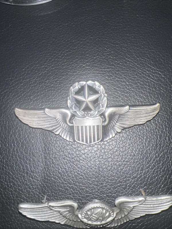 4 US Air Force Navigators, Surgeons + Wings Pin Badge WWII Reproduction Metal gallery