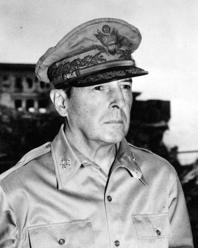 General Douglas MacArthur World War 2 WWII 11 x 14 Photo Portrait Poster Picture