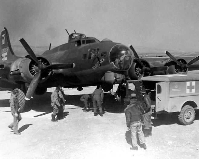 Crew of B-17 Flying Fortress Bomber “Mariskha” Nose Art WWII WW2 8×10 Photo 83b
