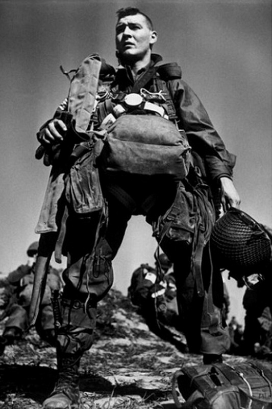American paratrooper in full uniform WW2 Photo Glossy 4*6 in D002
