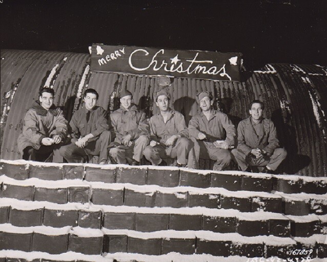 U.S. Troops stationed in Iceland 1942 sing Christmas Carols 8×10 WWII Photo 996