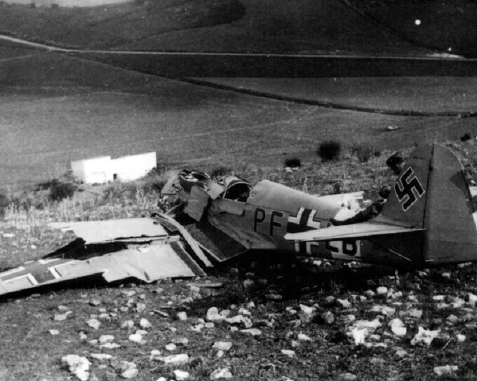 German Messerschmitt Be 109 Fighter Aircraft wreck, crash, 8x10 WWII Photo 586a