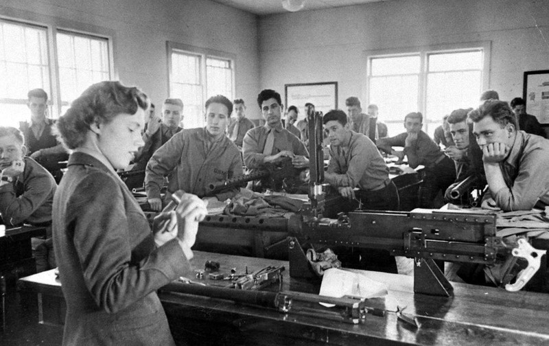 WW2 Photo WWII Female US Marine Instructor MCWR 1944 USMC World War Two / 1457