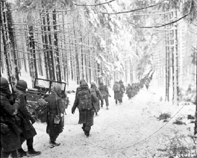 US Soldiers on snow covered road Battle of the Bulge 8×10 WWII WW2 Photo 505