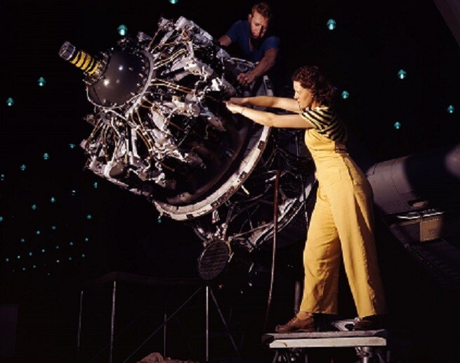 Female Mechanic Worker at the Douglas Aircraft 8×10 WW2 WWII Photo 901
