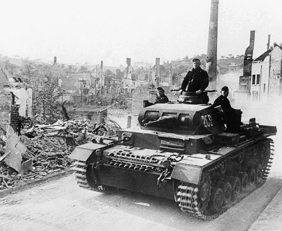 German Armored Tank crosses the Aisne River in France 8″x 10″ WWII Photo 278