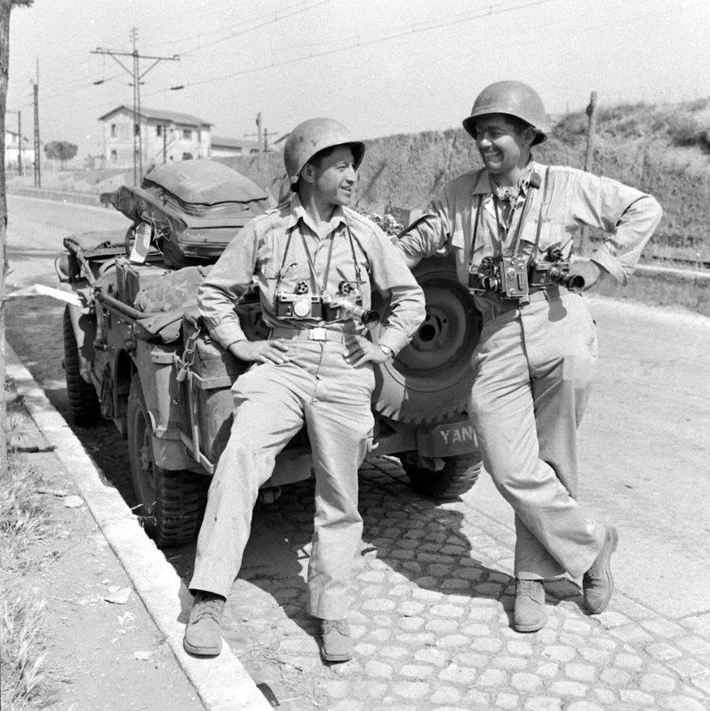 WWII Photo US Press Photographers near Rome Italy World War Two WW2 B&W / 1323