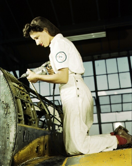 Rosie the Riveter style Woman Aircraft Factory Worker 8×10 WWII Photo 932