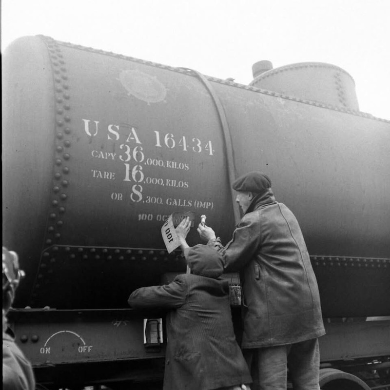 WW2 WWII Photo World War Two / US Military Railroad France 1944 Railway Train