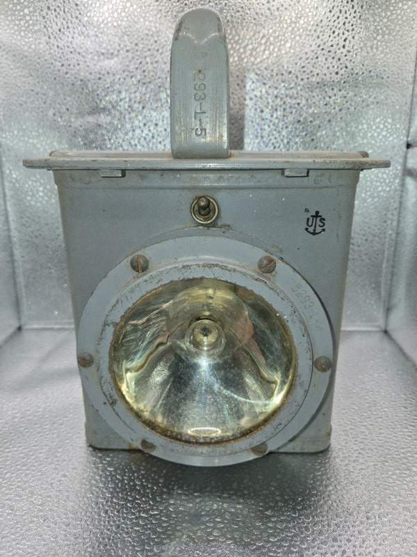 WWII NAVY SHIP BATTERY LANTERN 5293-L-5, DELTA ELECTRIC USA