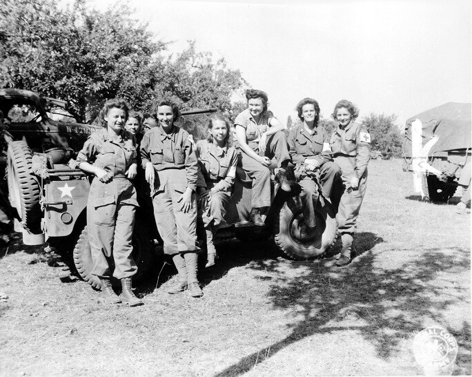 U.S Nurses of an Army field hospital 8×10 WWII Women World War II 2 Photo 626a