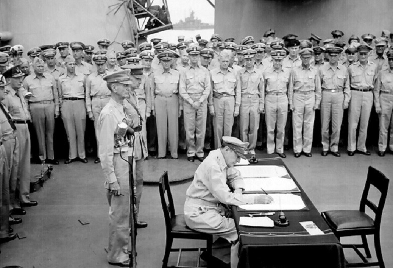 General Douglas McArthur Japan surrender 13″x 19″ World War II Photo Poster 50