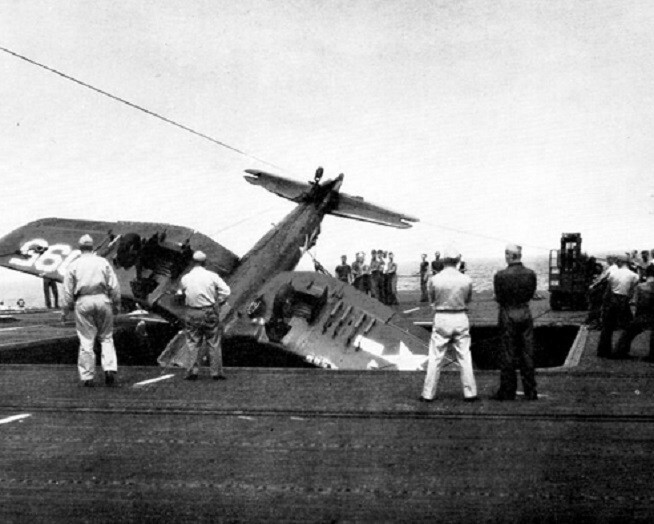 U.S. Navy Vought F4U-1D Corsair crash landing USS Tripoli WWII WW2 8x10 Photo 4b
