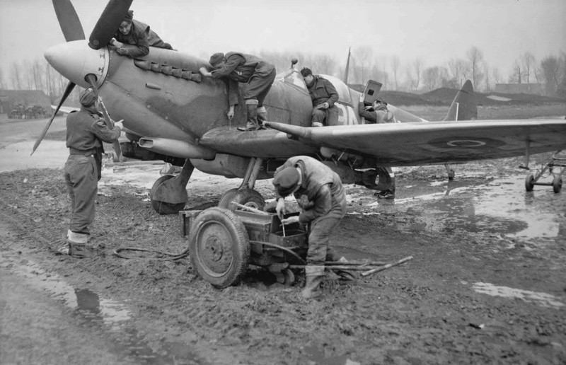 WW2 WWII Photo World War Two / British RAF Spitfire Belgium 1944