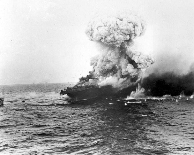 USS Lexington explodes during Battle of the Coral Sea WWII 8×10 Photo 359a