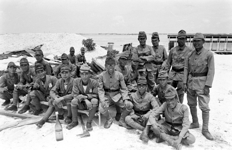 WW2 WWII Photo World War Two / Scenes On Wake Island After Japanese Surrender