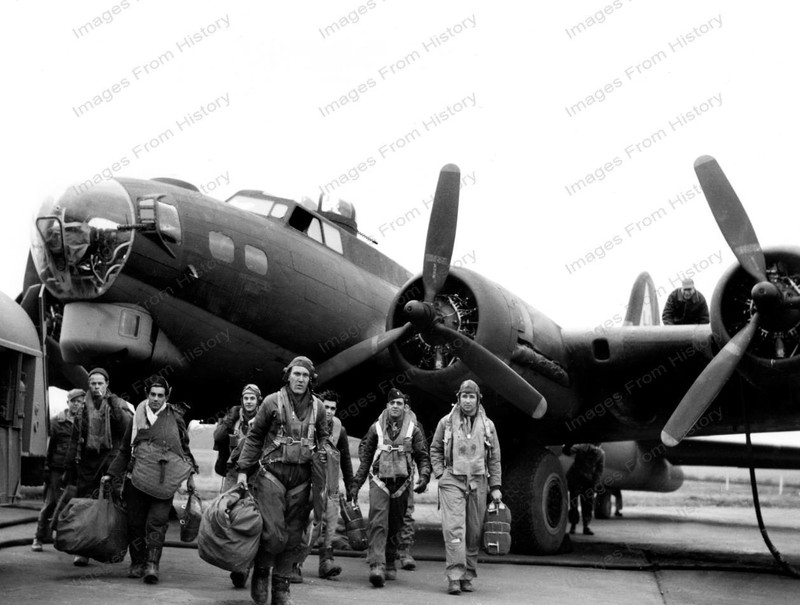 8x10 Print Pictured 381st Returning Frankfort Germany 1944 B-17 Bomber #AIR47