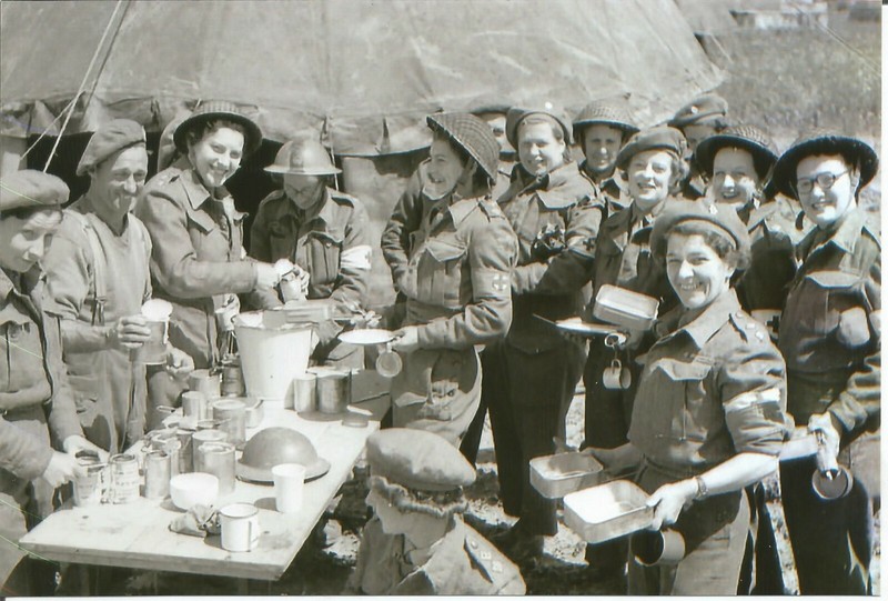 USA WW II Photo —– Nurse`s In France 1944