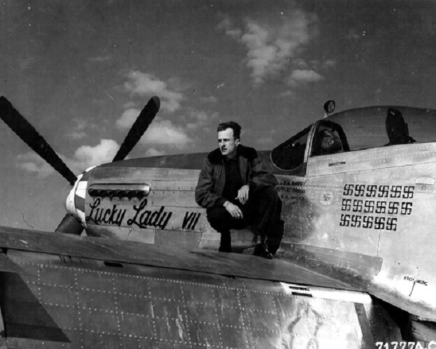 U.S. Pilot poses with his P-51 Mustang 'Lucky Lady III' WWII 8x10 Photo 441a